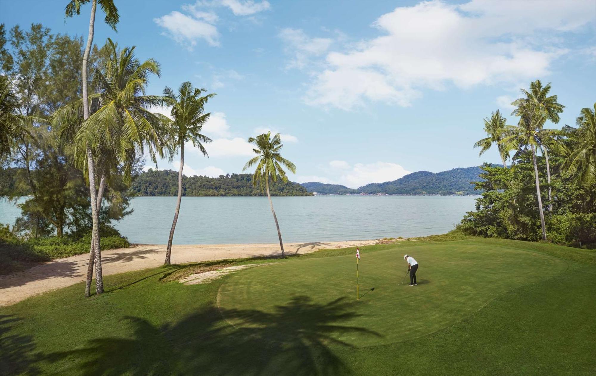 Doubletree By Hilton Damai Laut Hotel Lumut Exterior foto