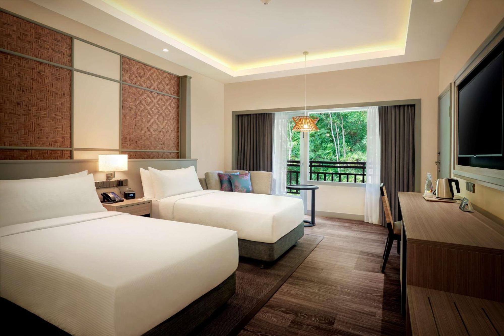 Doubletree By Hilton Damai Laut Hotel Lumut Exterior foto