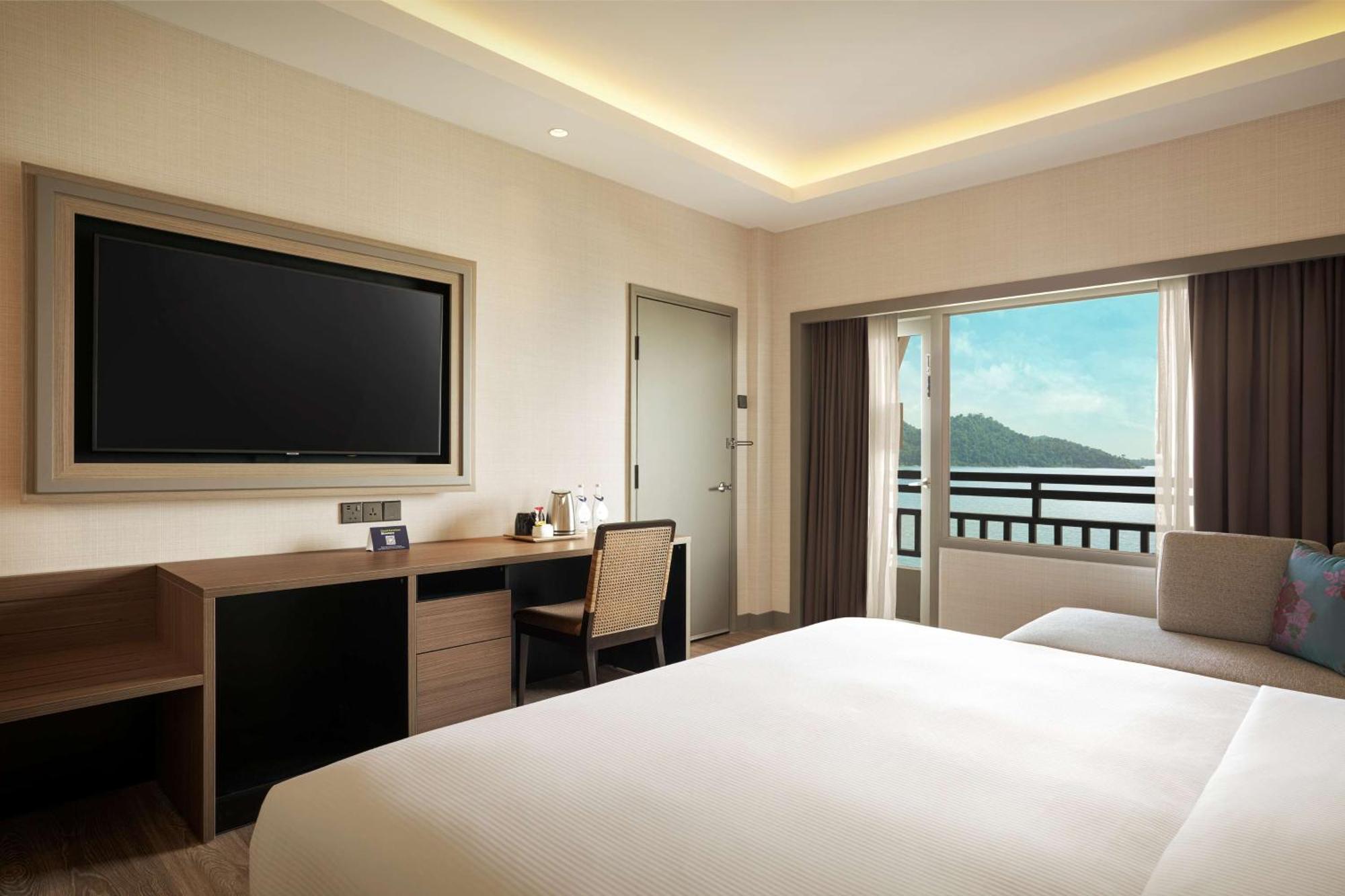 Doubletree By Hilton Damai Laut Hotel Lumut Exterior foto