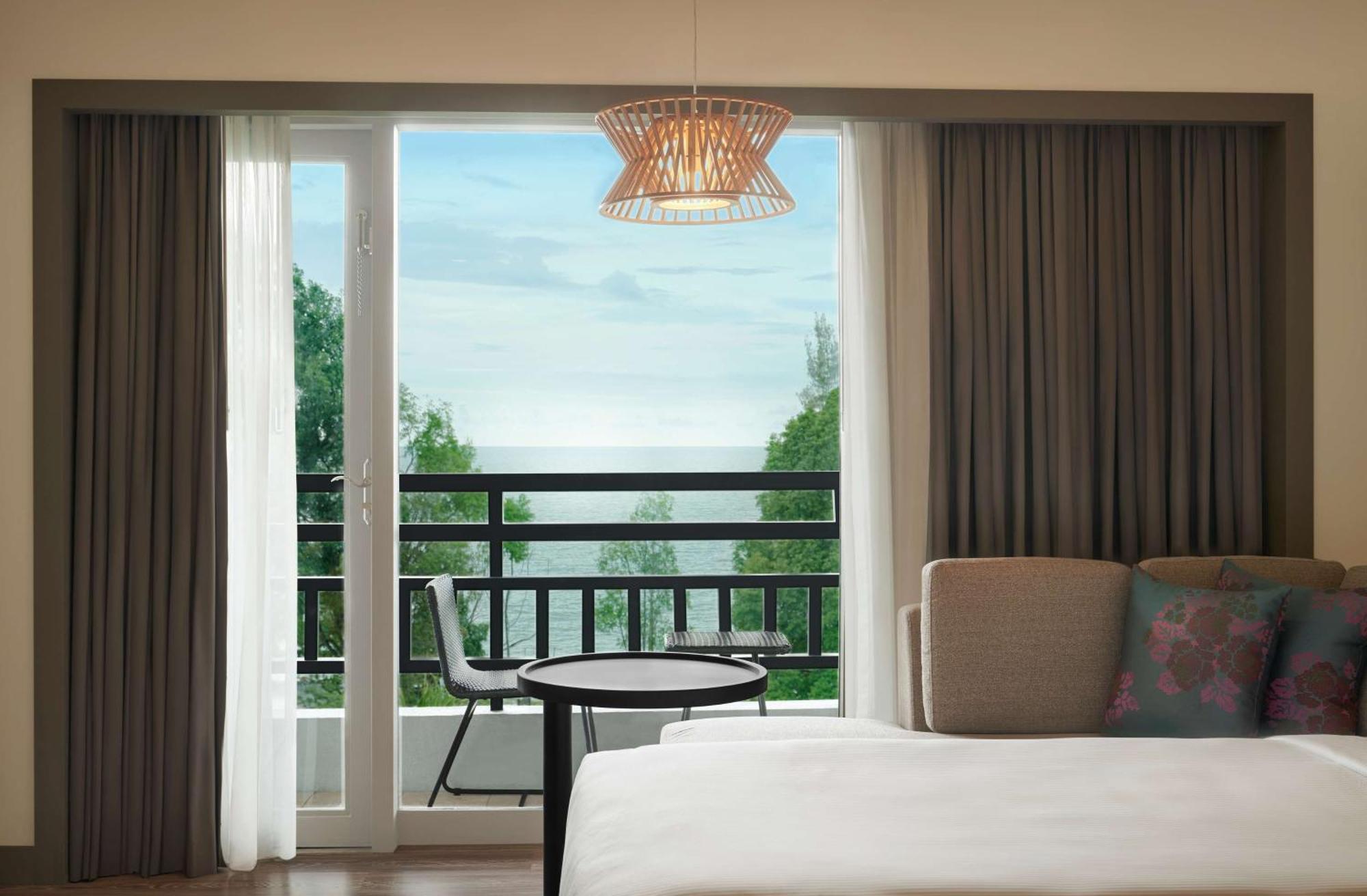 Doubletree By Hilton Damai Laut Hotel Lumut Exterior foto