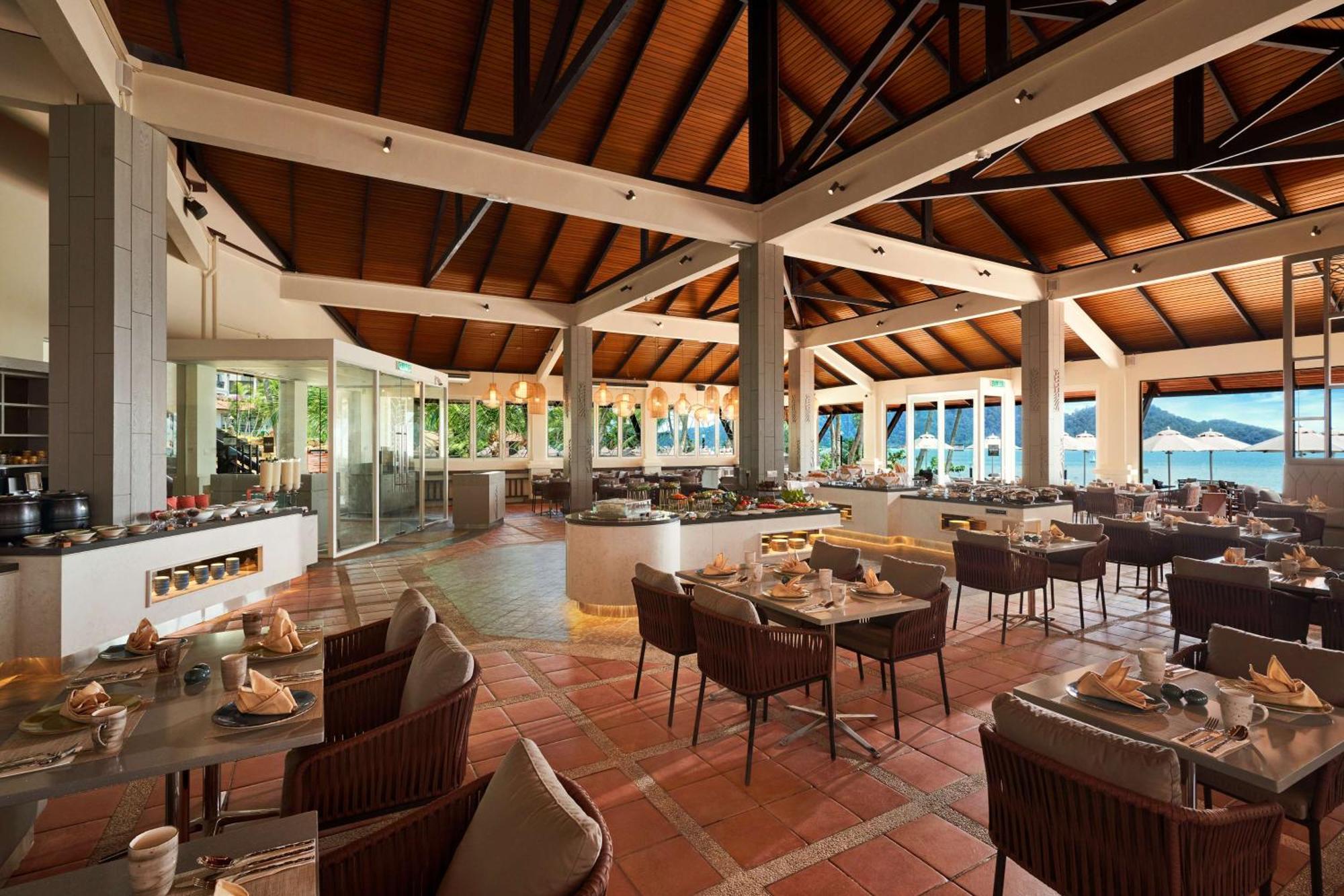 Doubletree By Hilton Damai Laut Hotel Lumut Exterior foto